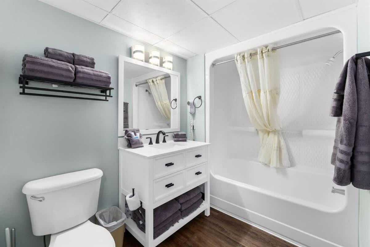 *updated Family Escape*pools, Hot Tubs, Holiday home *